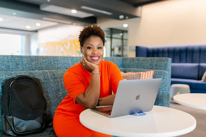 How Single Mom Libryia Jones Ditched Her 9-5 For The Digital Nomad Life