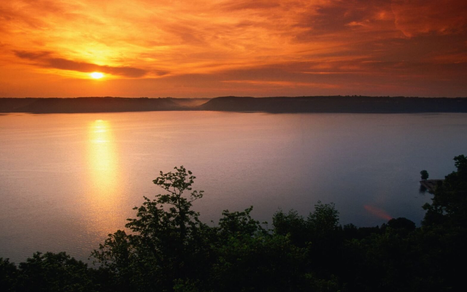sunset view of the Mississippi River - Best Cities Along Mississippi River