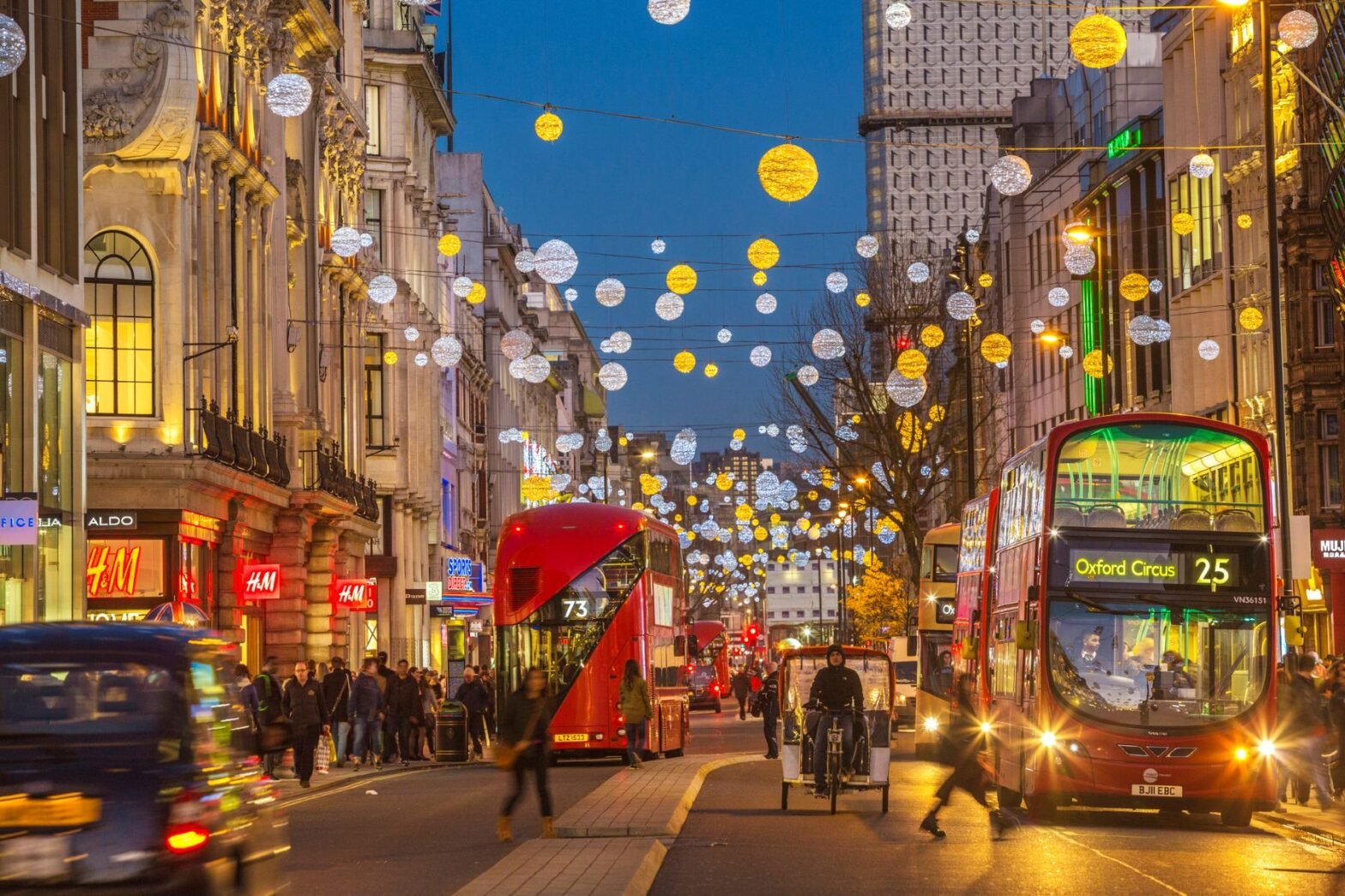 London’s Oxford Street Goes Car-Free Ahead Of Holiday Shopping Season London’s Oxford Street Goes Car-Free Ahead Of Holiday Shopping Season
