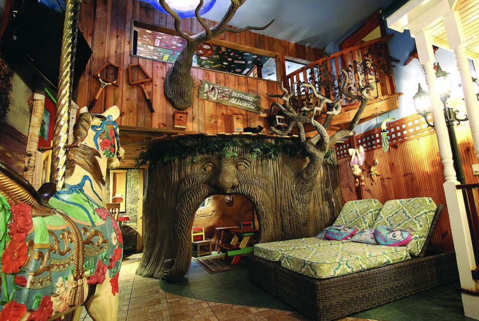 TREEHOUSE Climb inside Mr. Tree Trunk