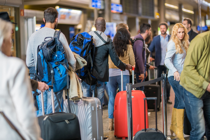 Sydney Airport Delays Leave Travelers In Long Lines Outside The Terminal