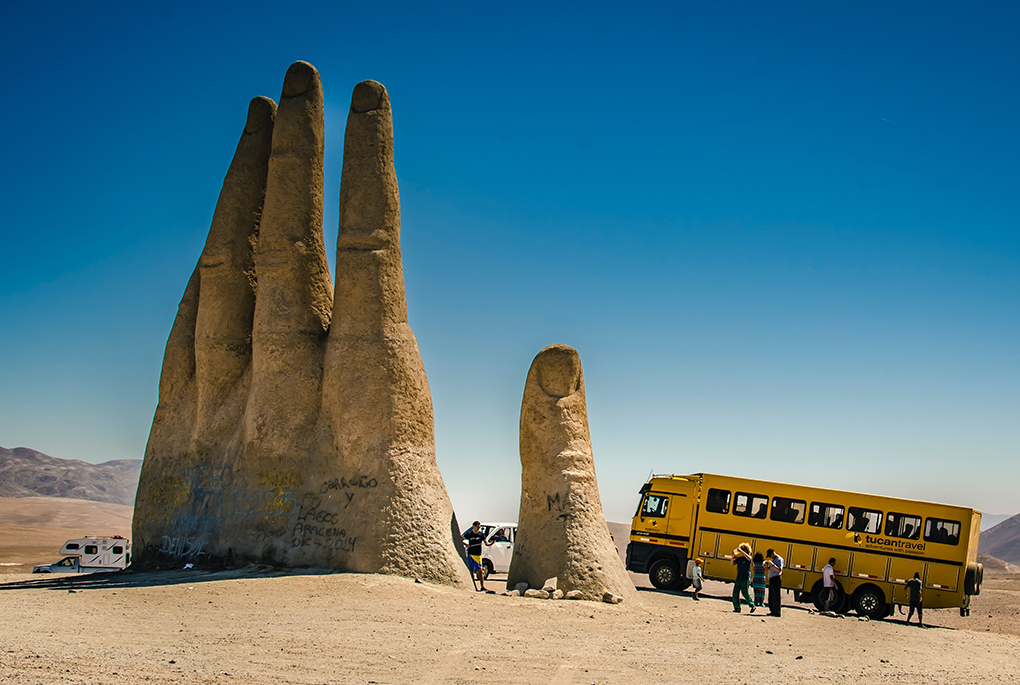 5 Iconic Hand Sculptures Around The World