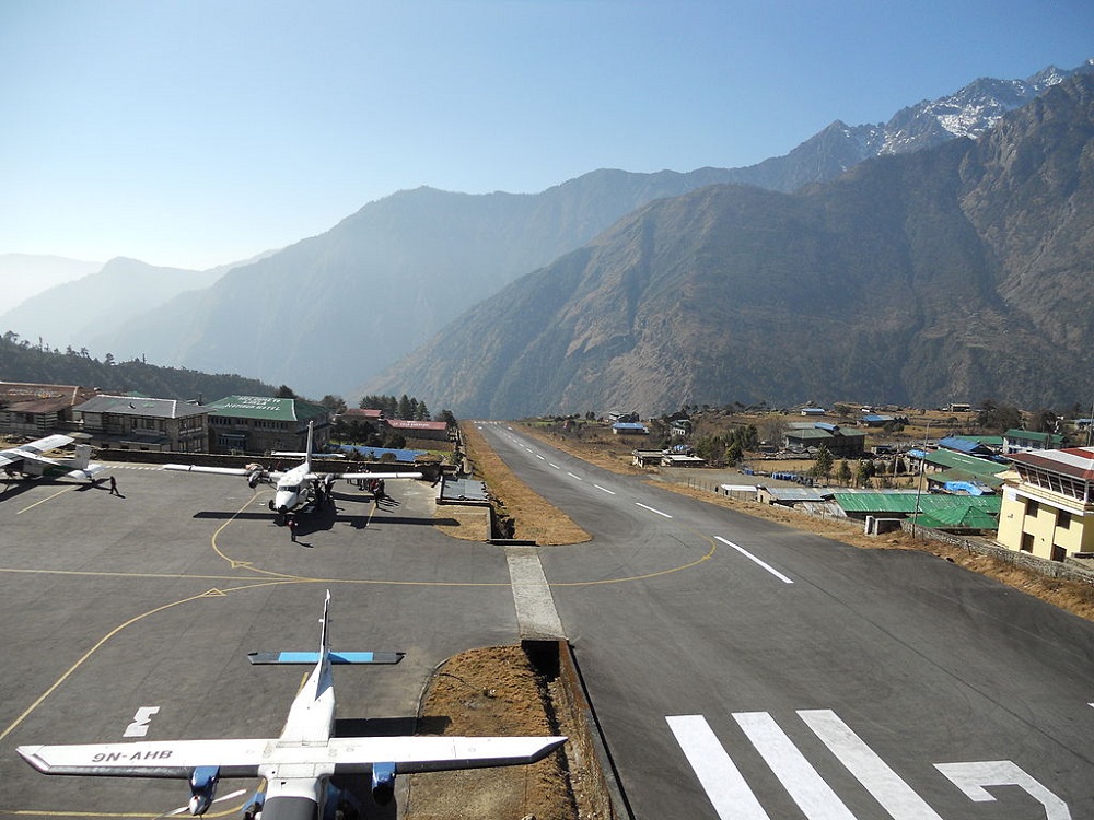 dangerous airport landings