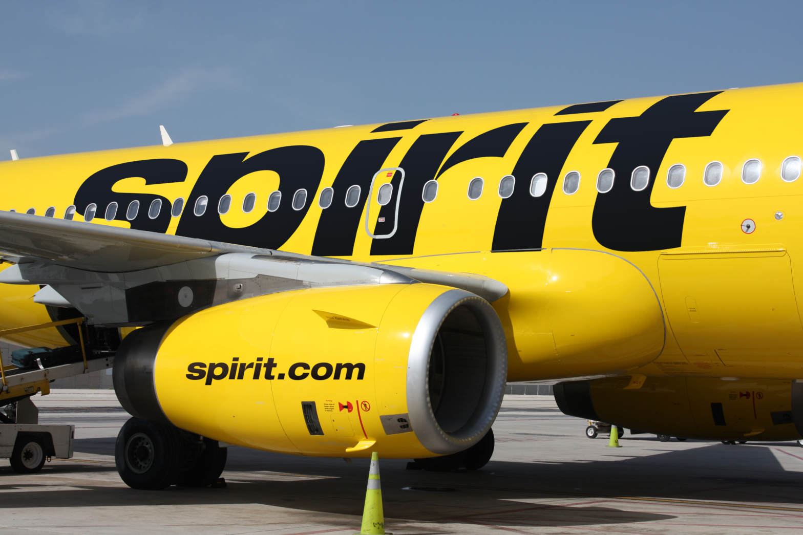 sideview of Spirit airlines