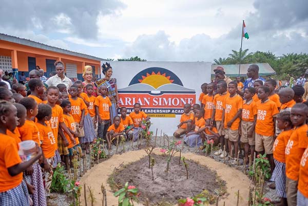 Arian Simone and students at the Arian Simone FearlessLeadership Academy