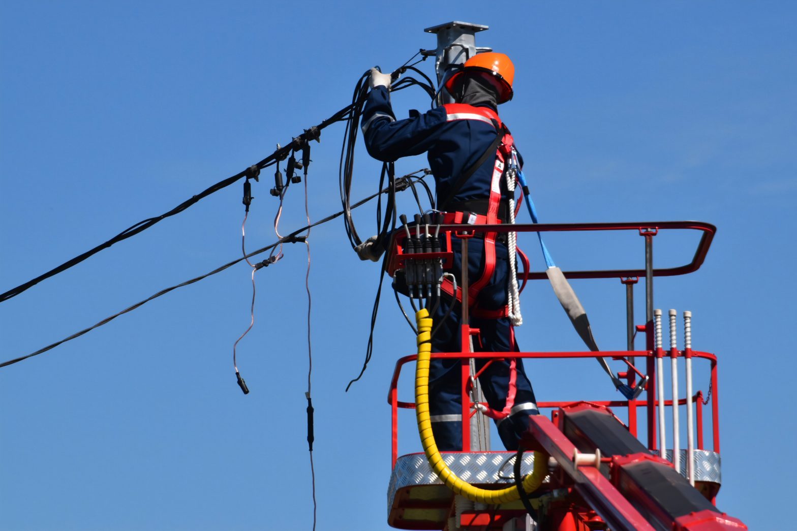 World's Largest Blackout Ever Leaves 140 Million People Without Power