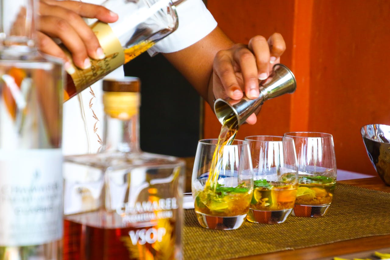 man pouring cocktails