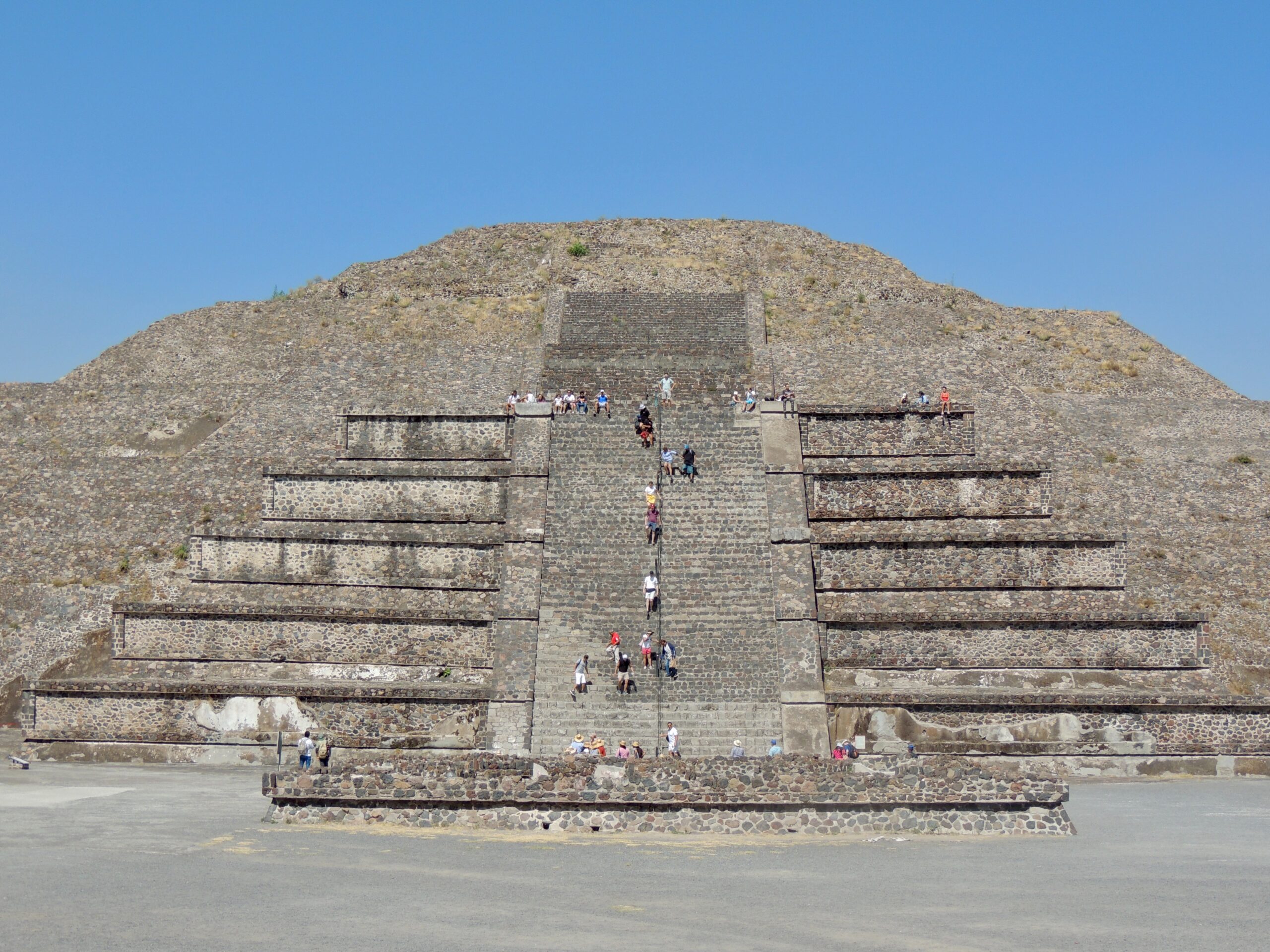 mexican pyramid tourist