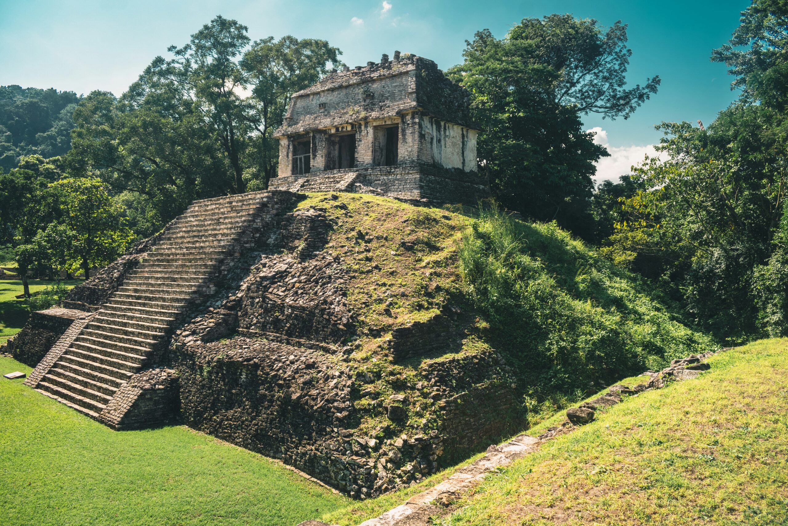 mexican pyramid tourist