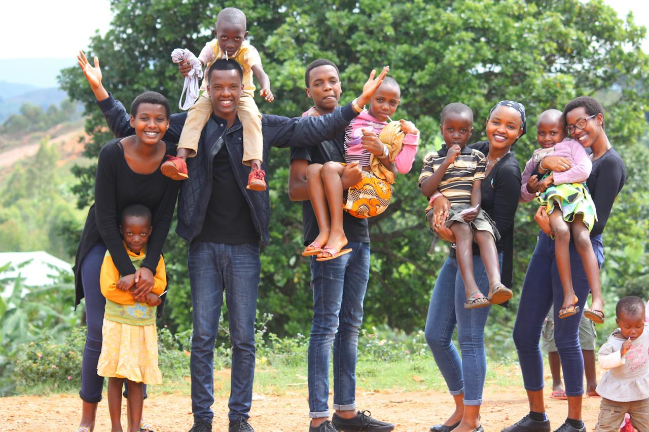 Check out these facts about Africa that really convey the continent. Pictured: A large family in Burundi.