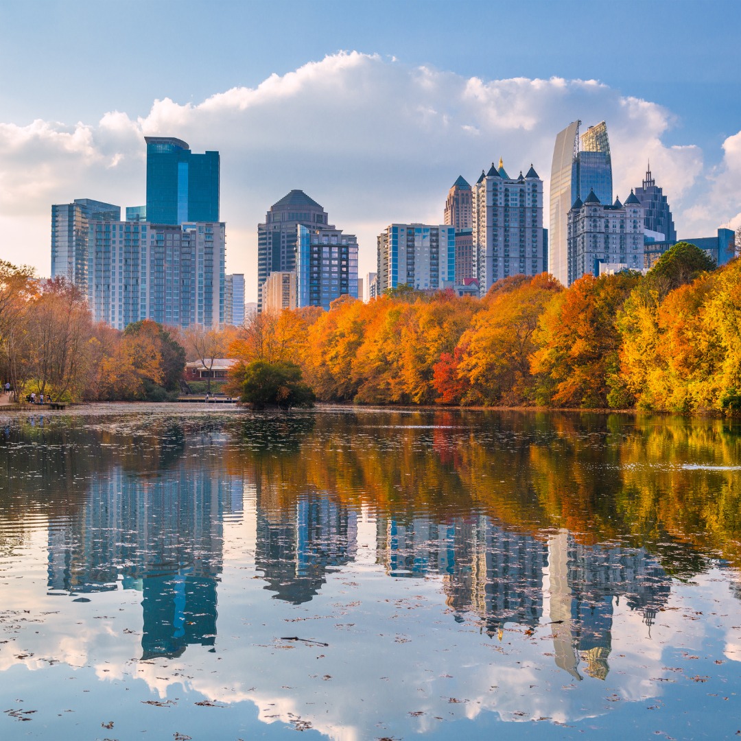 fall foliage around the Atlanta skyline in Piedmont Park