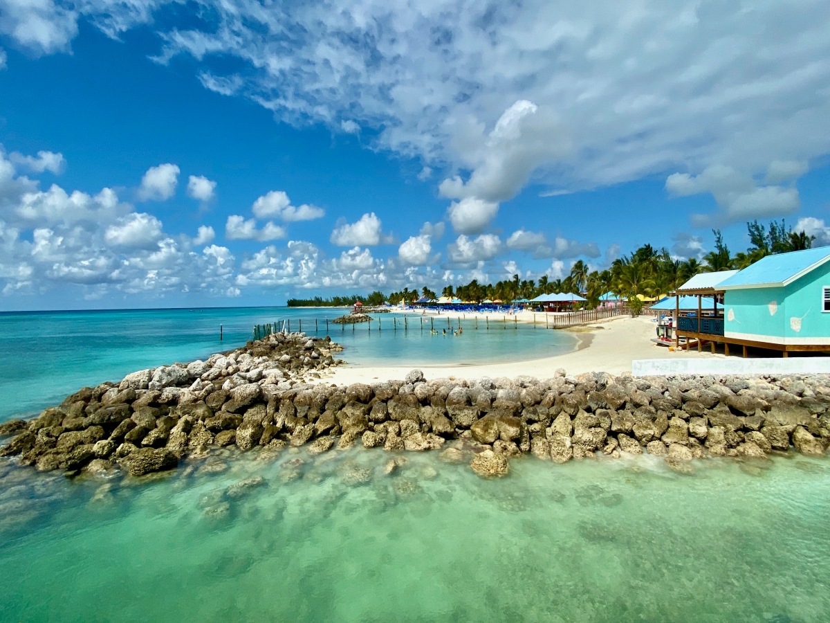 turquoise waters along shore in Eleuthera