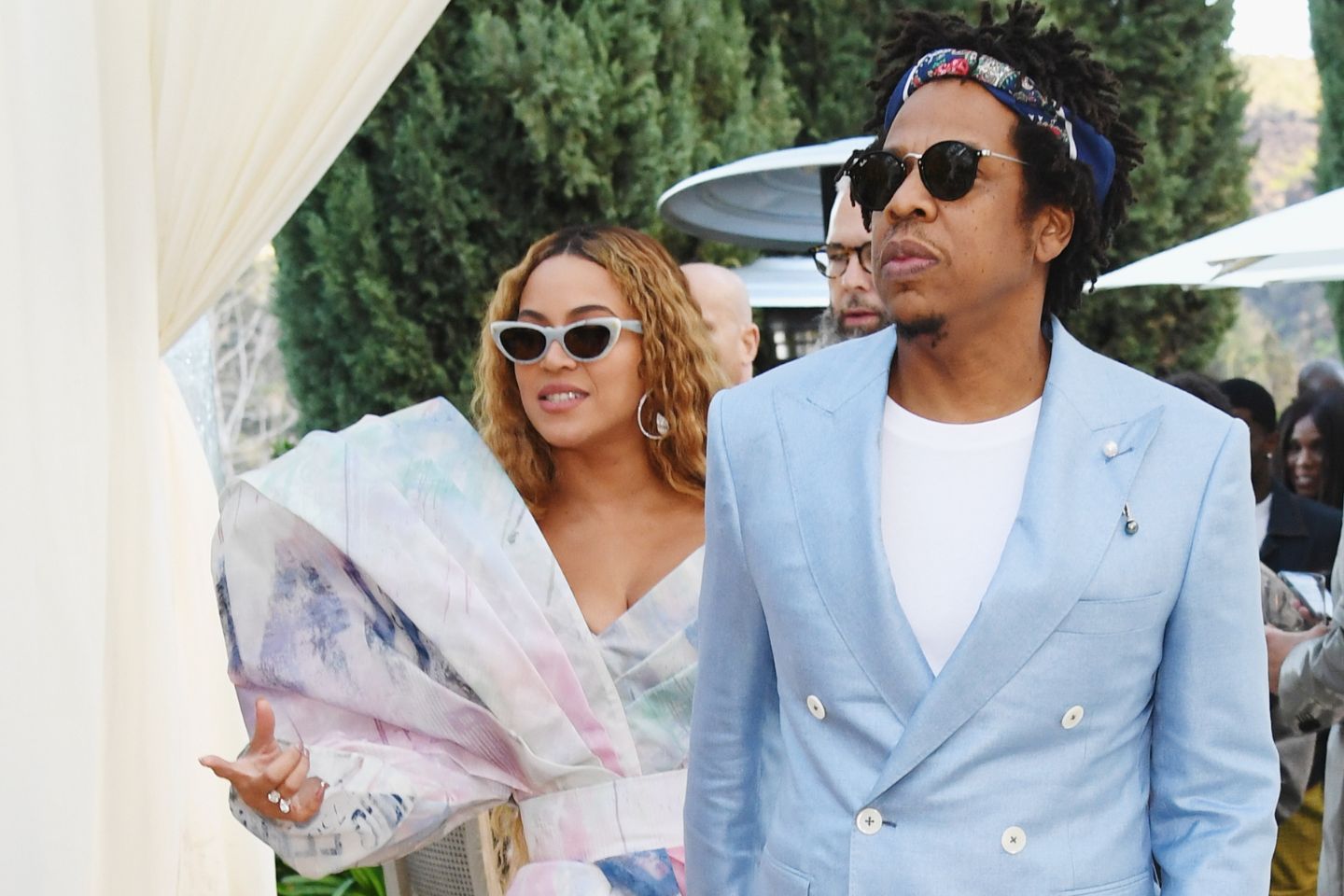 Beyonce and Jay-z walking together