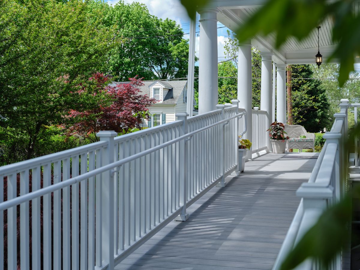 Exterior ramp and greenery at the Keystone Inn.