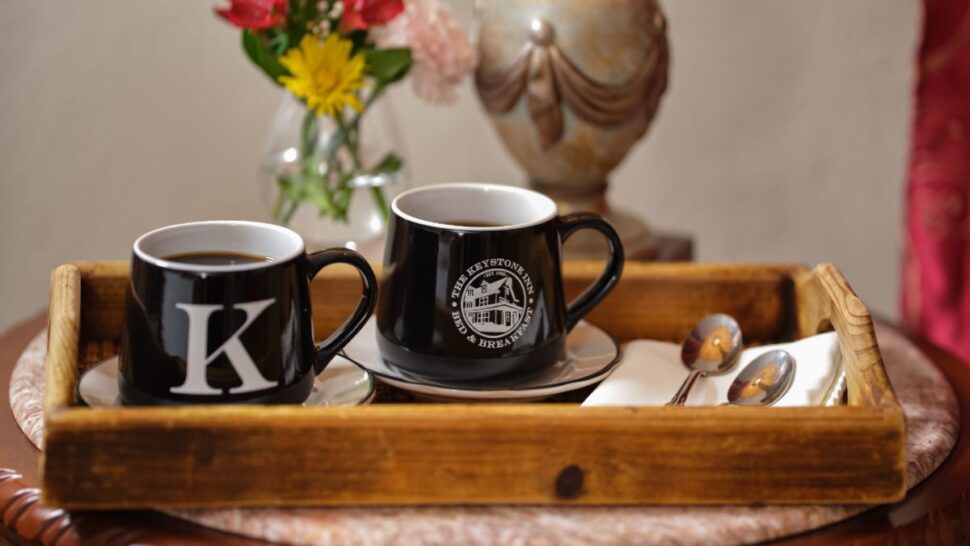 mugs on a tray at the Keystone Inn