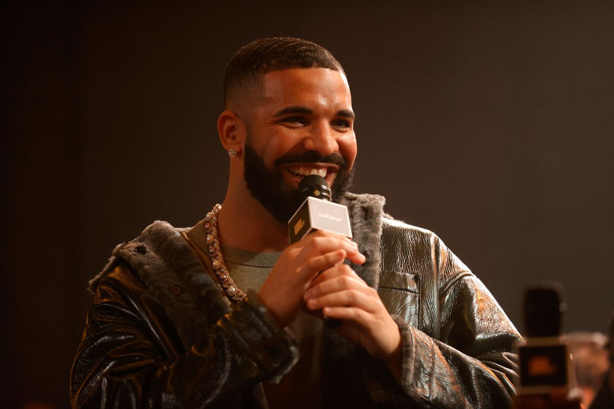 Drake speaks onstage during Drake's Till Death Do Us Part rap battle