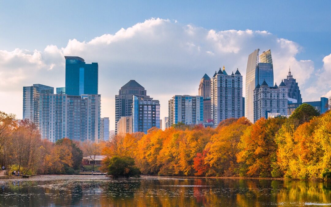 fall foliage around the Atlanta skyline in Piedmont Park