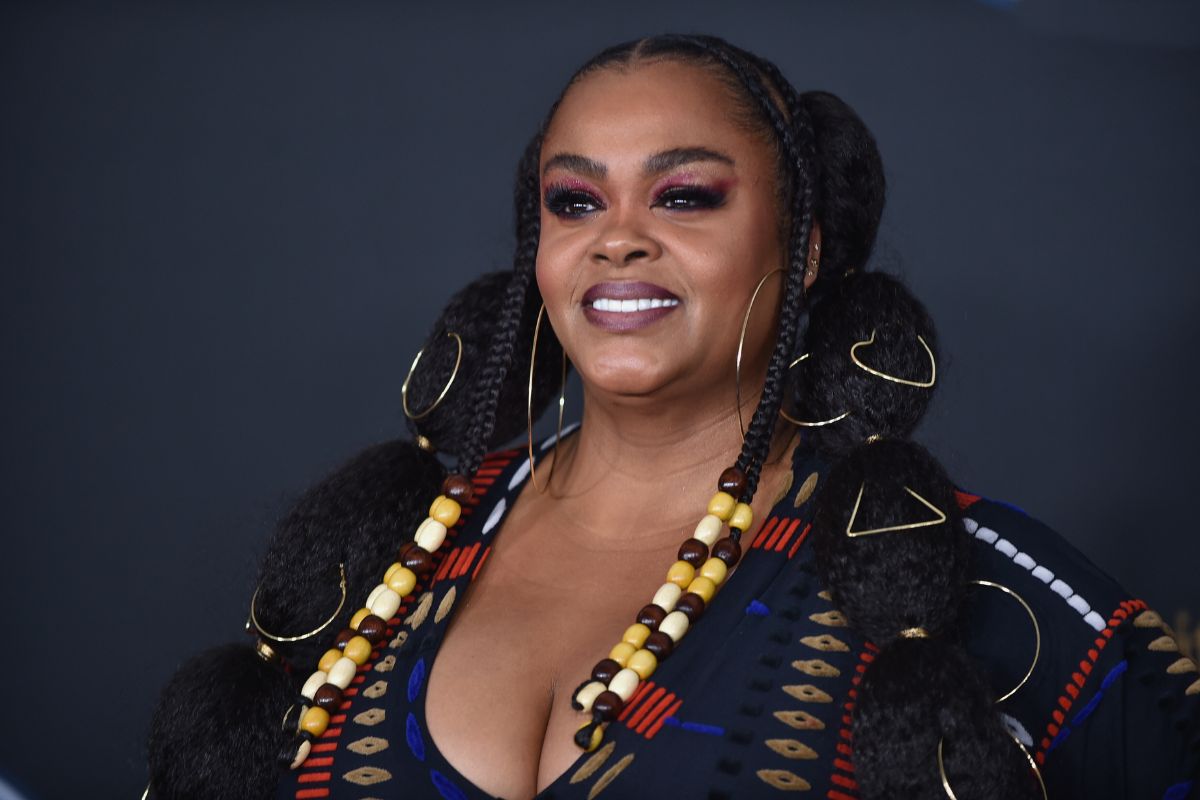 Jill Scott on red carpet of the 51st NAACP Image Awards