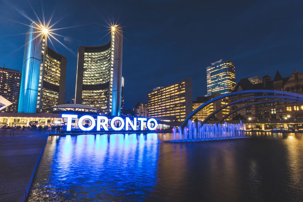 Nathan Phillips square in Toronto at night