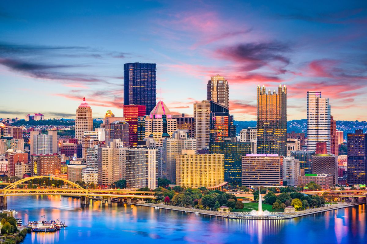 Pittsburg skyline and river at dusk