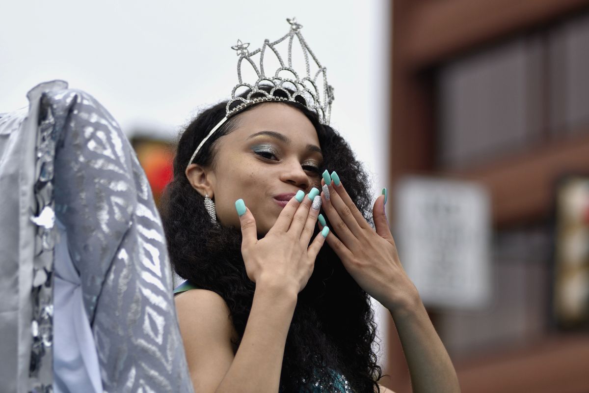 woman blowing a kiss at a Juneteenth festival