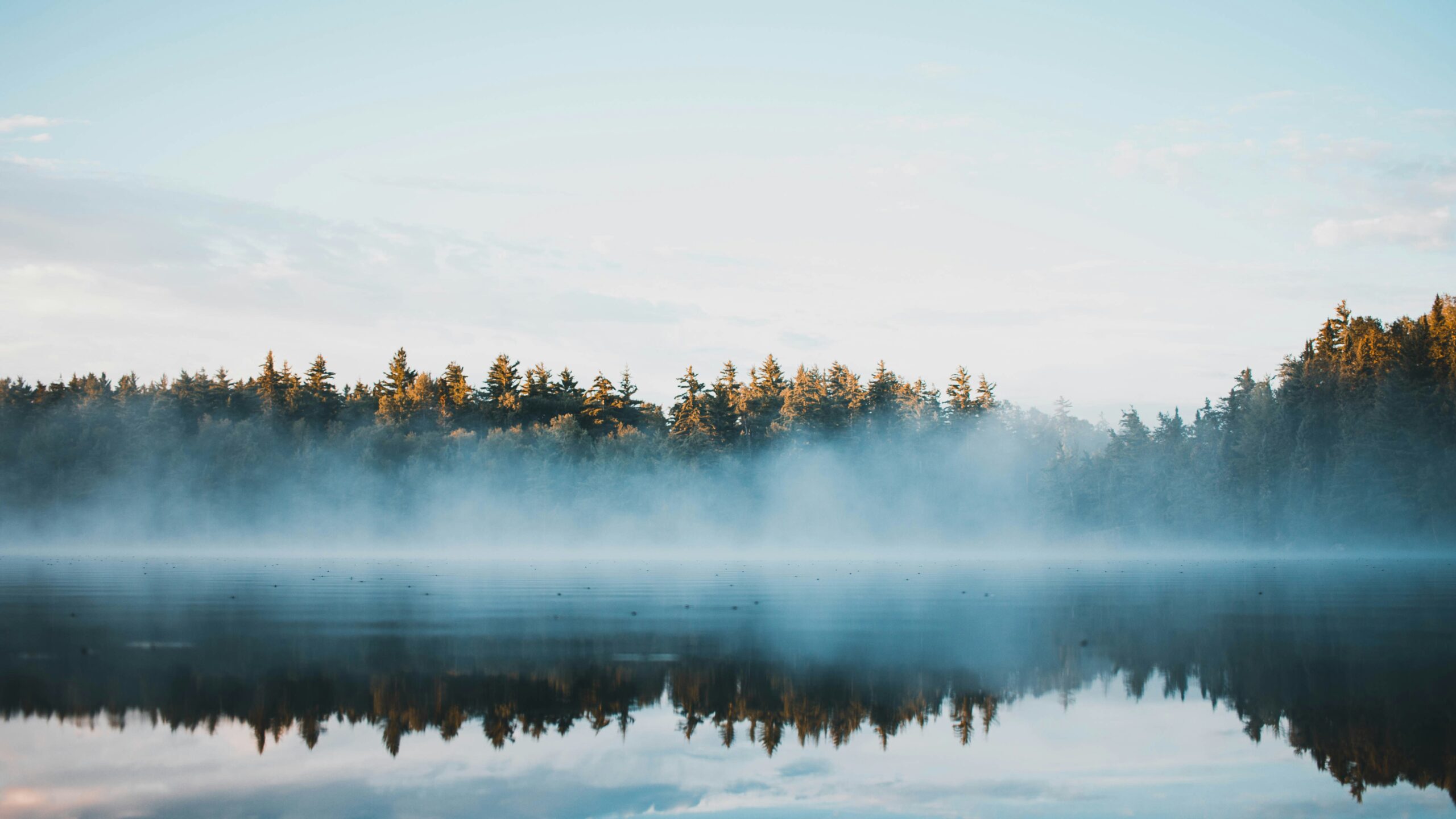 Lake Ontario is a popular tourism attraction near Toronto.
pictured: Lake Ontario 