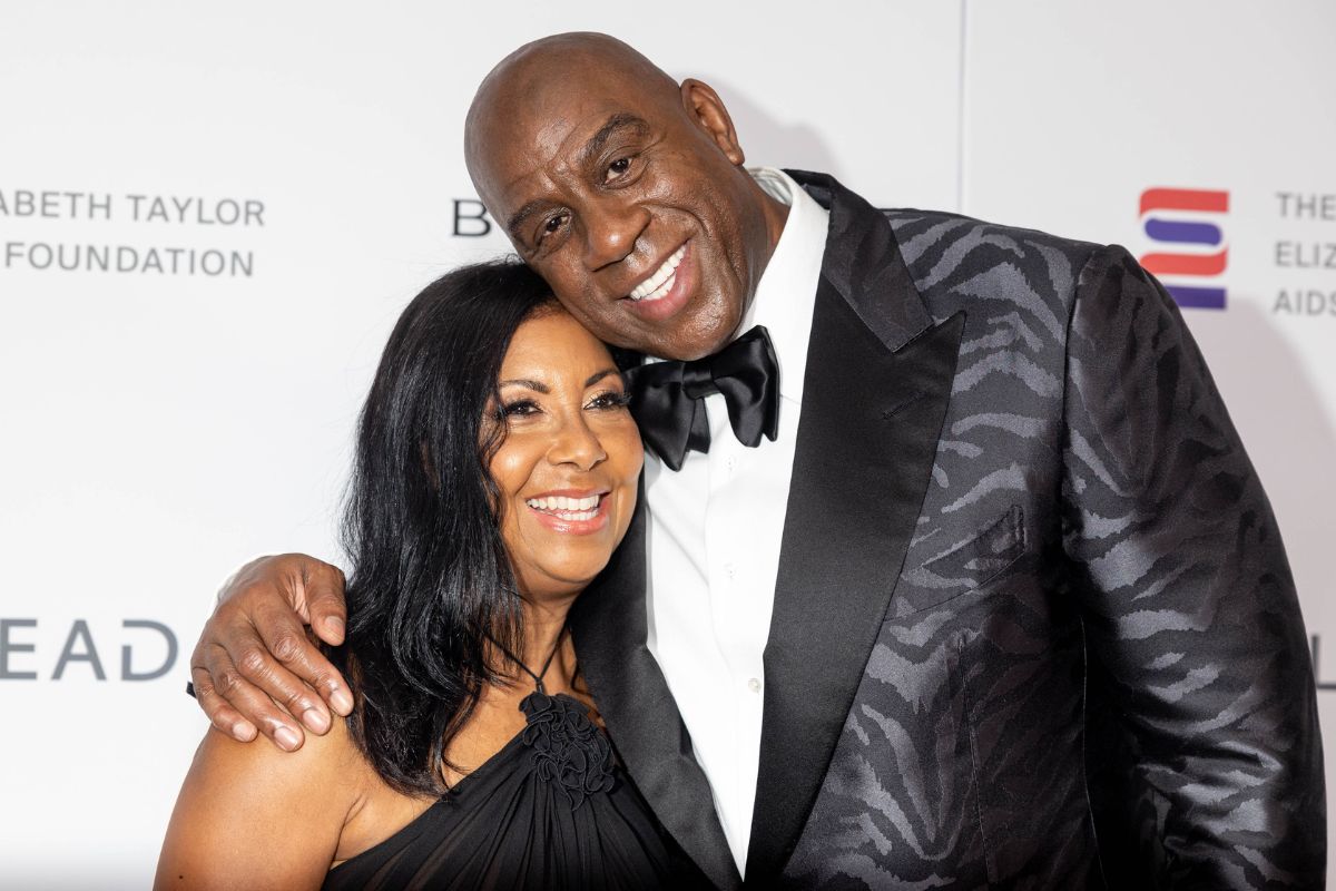 Magic Johnson and Cookie Johnson on red carpet hugging each other