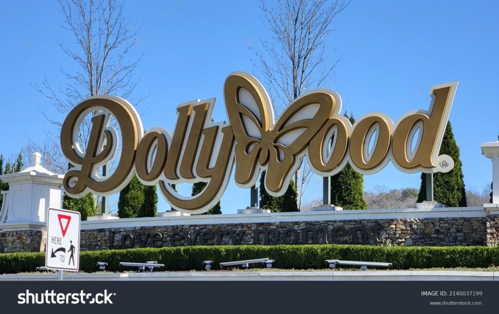 Dollywood entrance sign