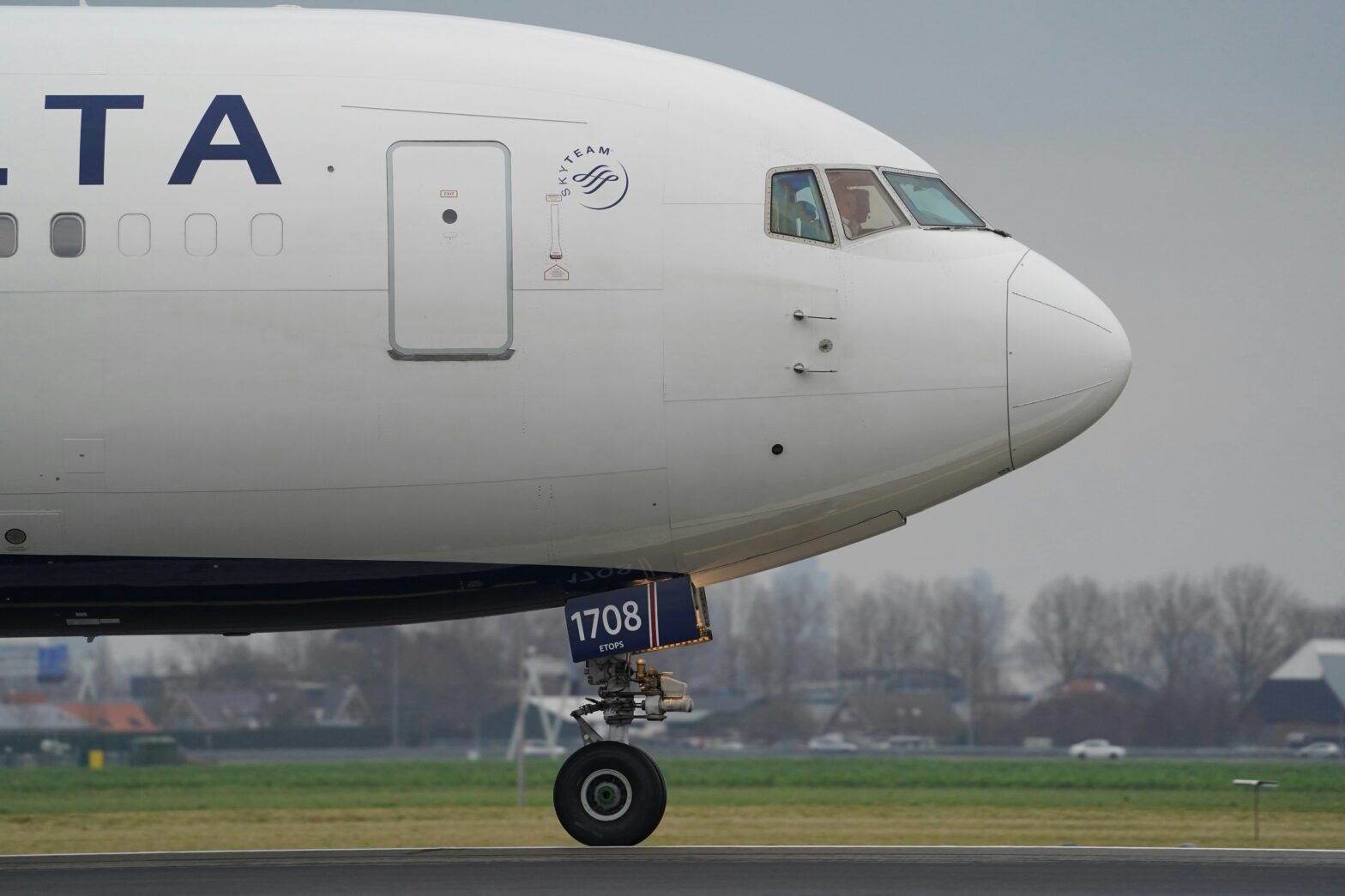 Delta Air Lines Faces Lawsuit After Flight Attendant Allegedly Attacks Passenger With Trolley