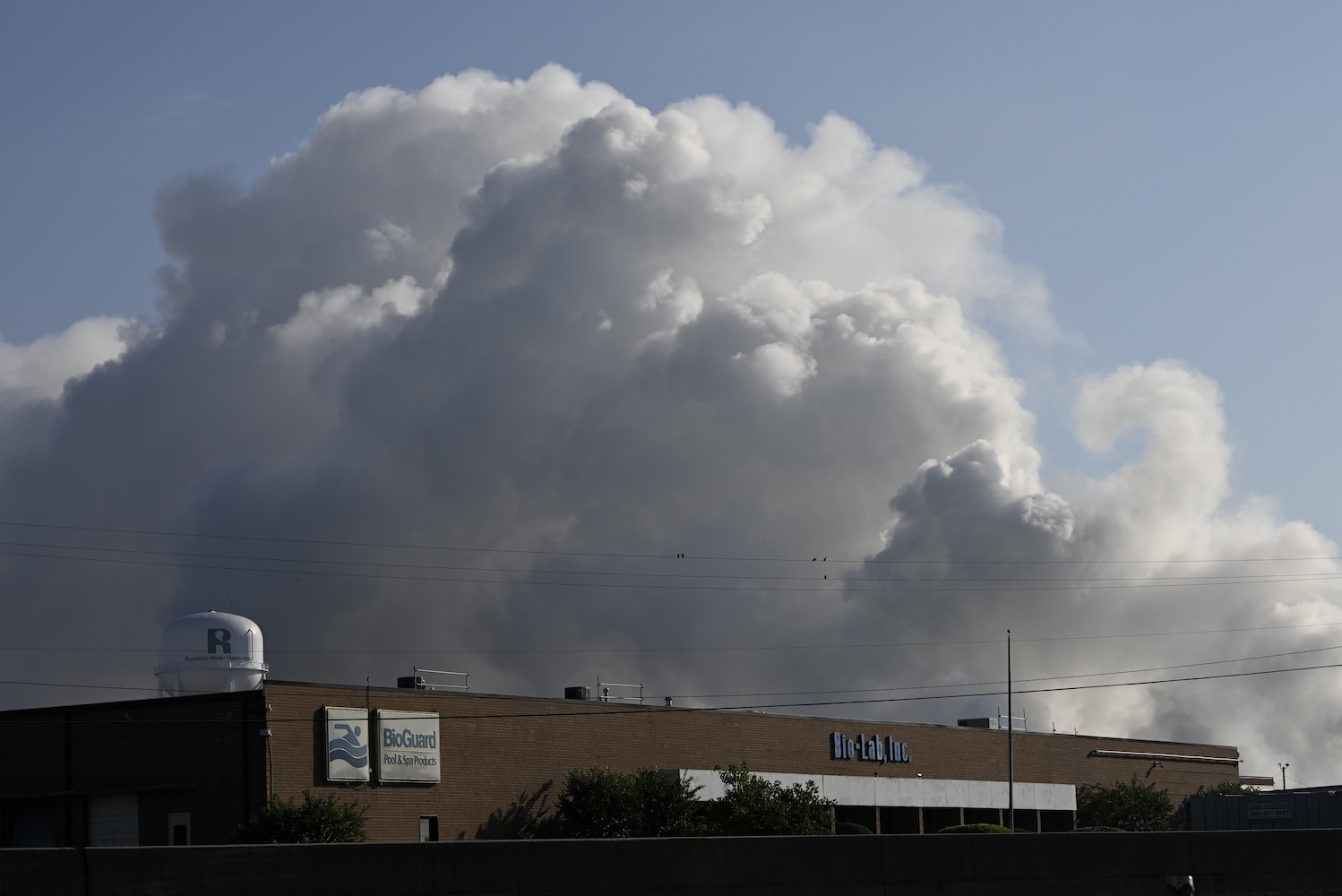 A chemical fire in a BioLab sends dangerous sulfur acid clouds in the air in Conyers, Georgia.