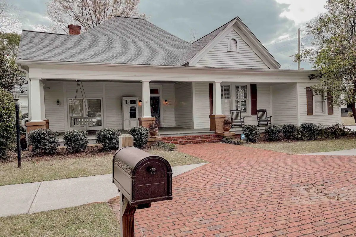 Fans Of 'Vampire Diaries' Can Now Book Caroline Forbes' House On Airbnb