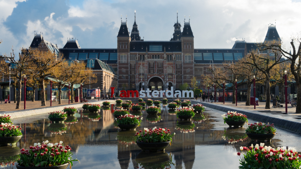 Rijksmuseum and Statue I Am Amsterdam