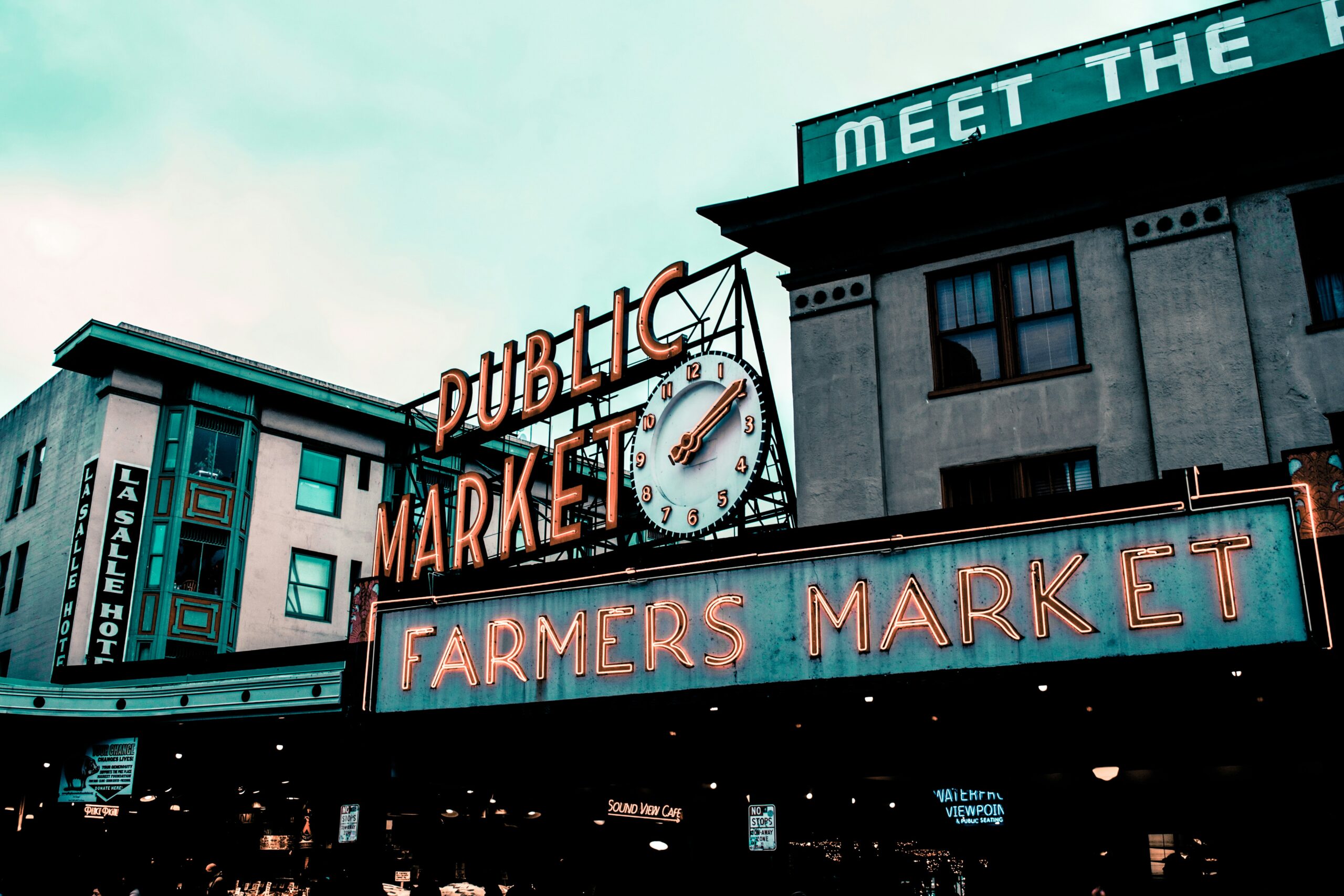 Travelers can enjoy deals during a fall trip to Seattle. 
Pictured: local market in Seattle