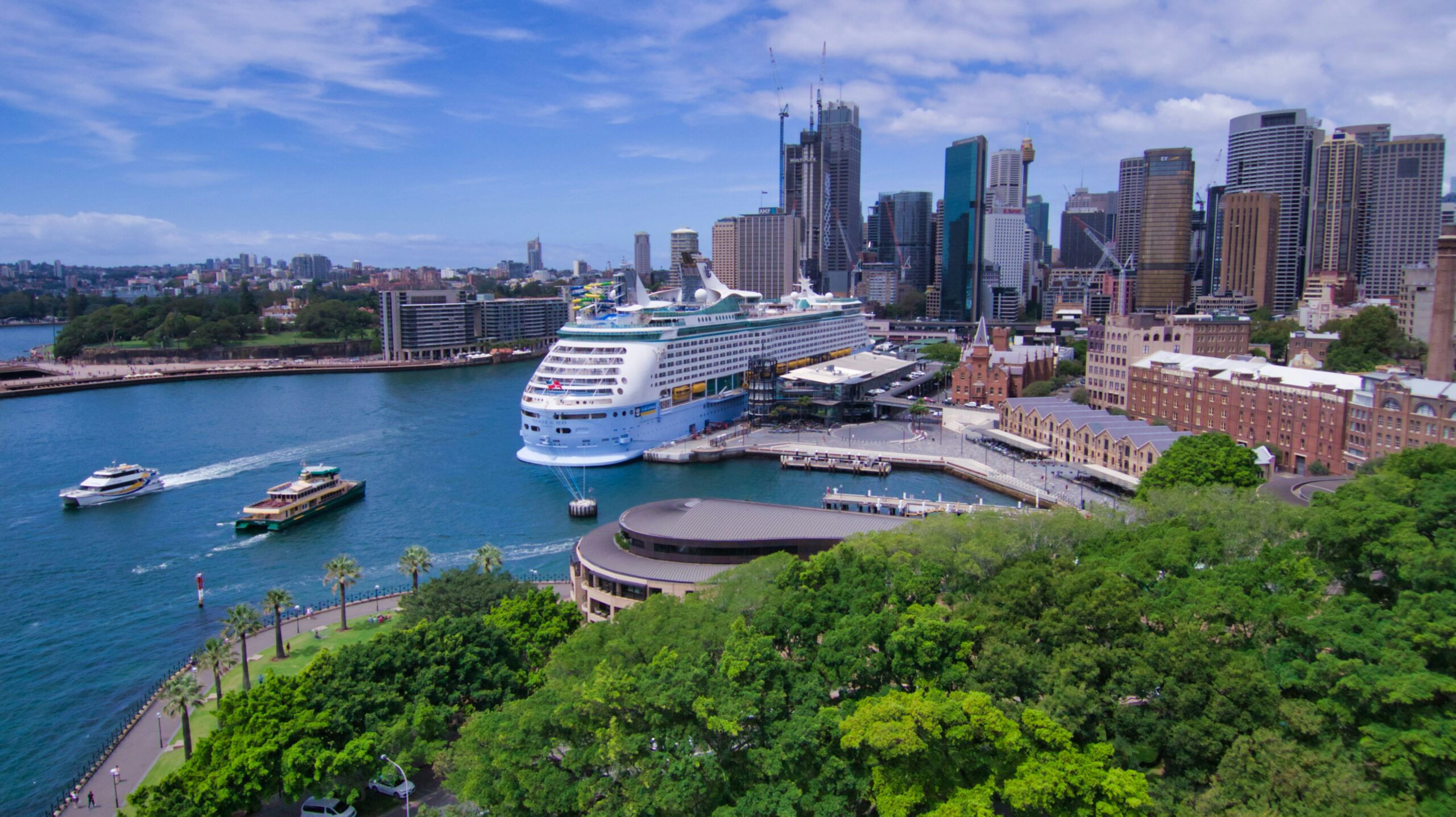 Australia’s harbor cruises help tourists to explore. 