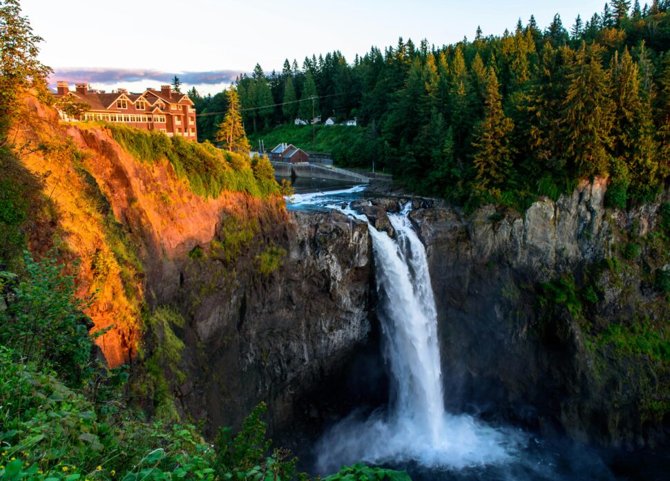 Waterfall view of Snoqualmie Falls