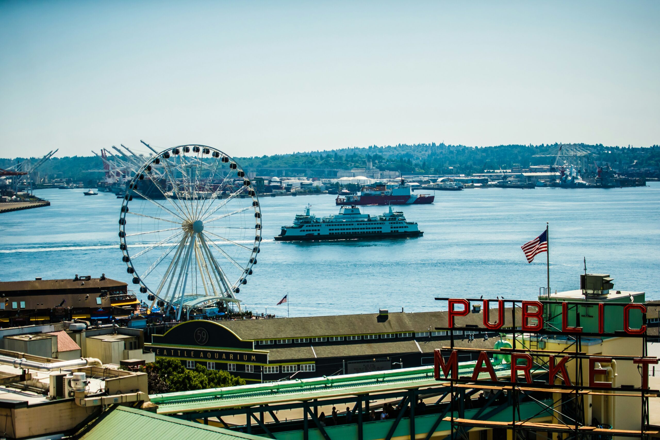 The Seattle Harbor is a space that tourists should visit. 
Pictured: Seattle Harbor