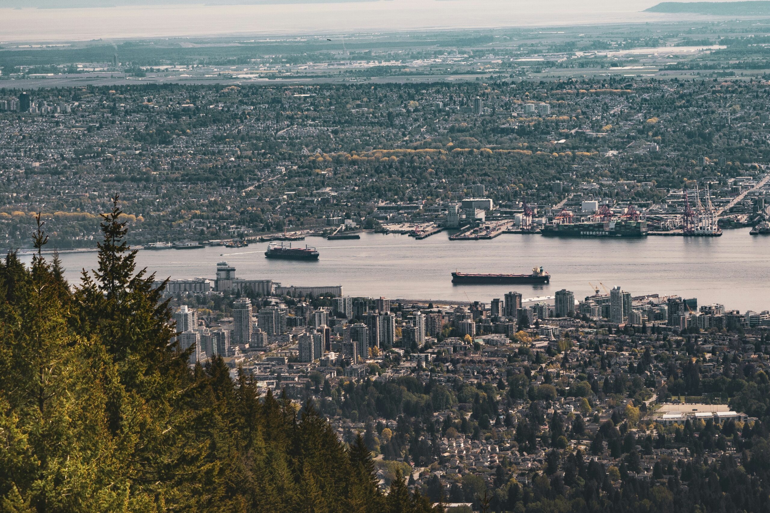 The weather in Vancouver is nice during the spring. 