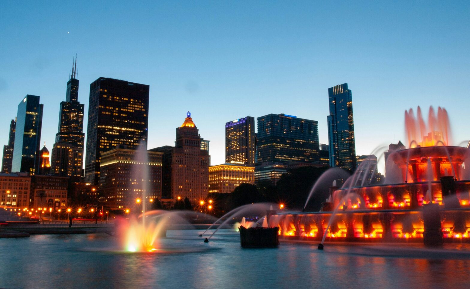 Buckingham Fountain at night