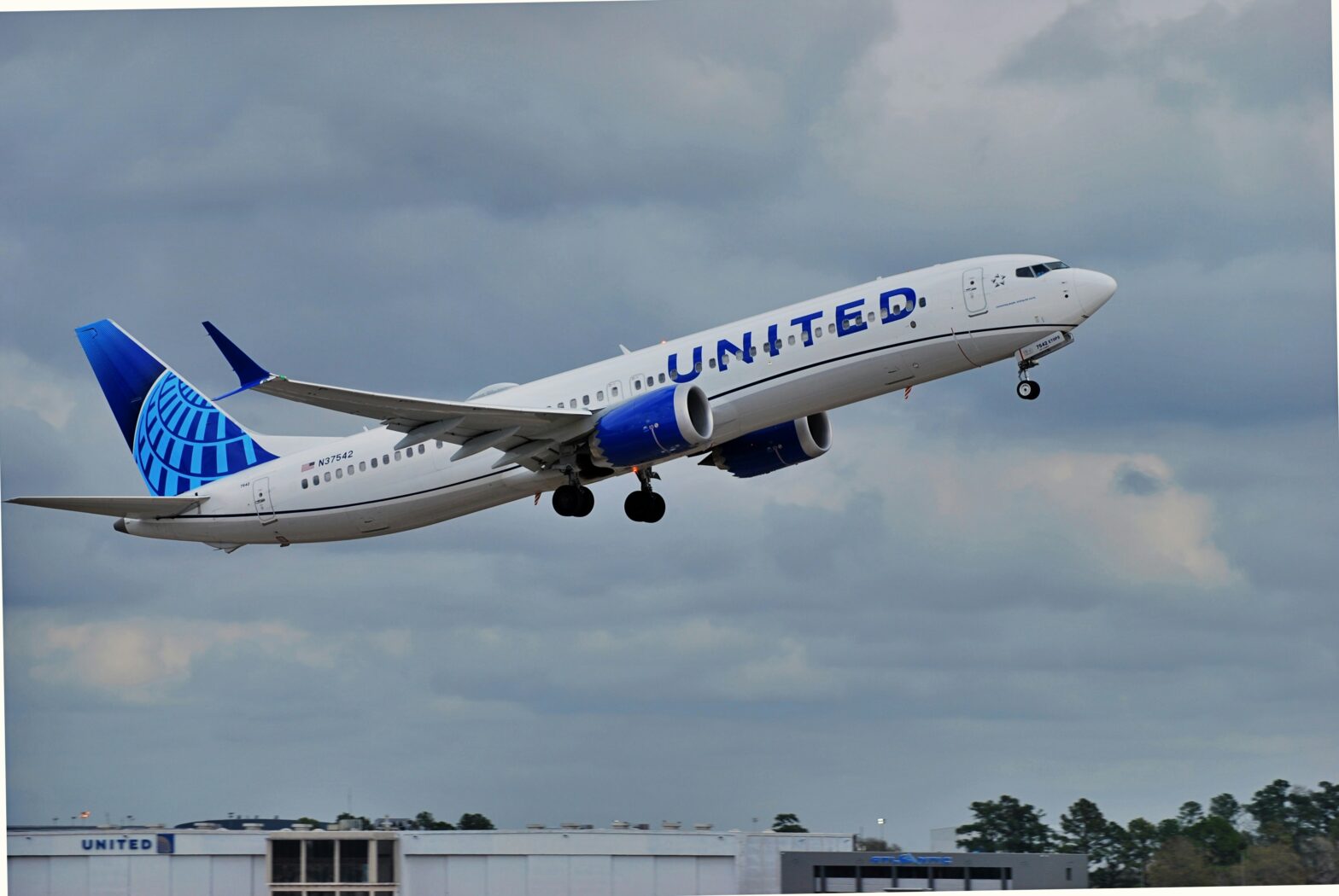 United Airlines Passenger Viciously Attacks Deaf Man, Faces Serious Charges