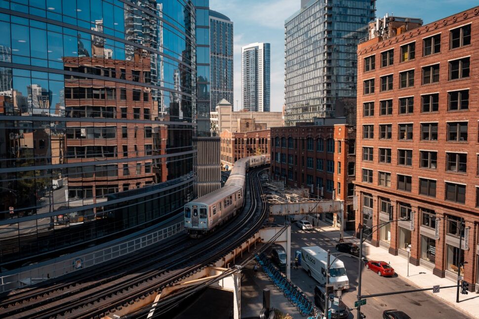 Chicago el train goes by a downtown Chicago neighborhood