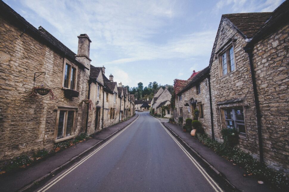 Charming honey-colored cottages in a quiet village in the Cotswolds.