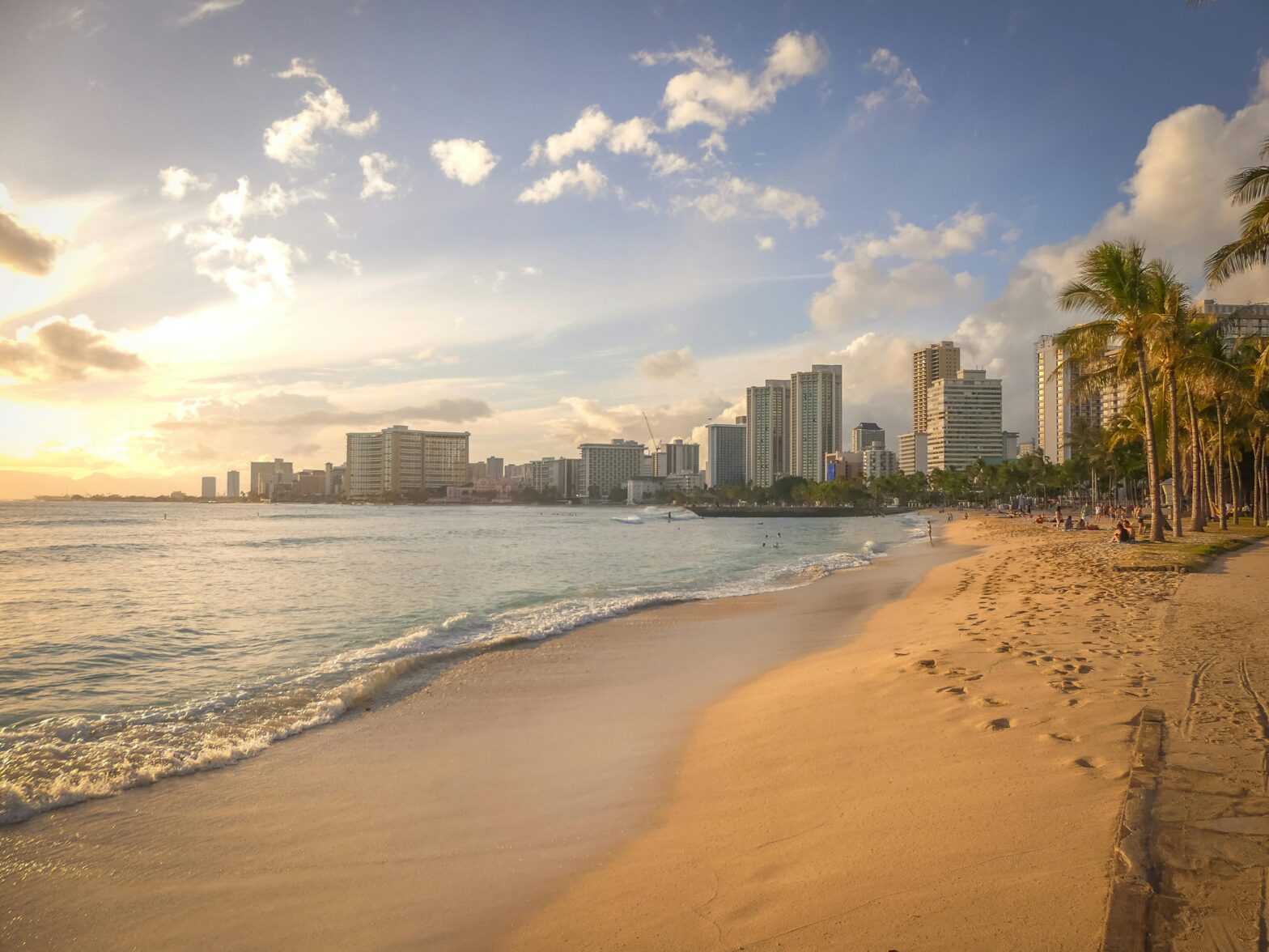 photo of the beach in Honolulu, Oahu, Hawaii, filming location of 'Red One' film