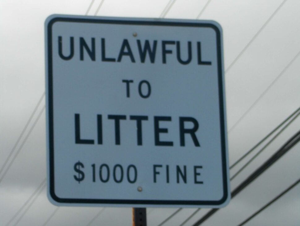 $1,000 litter sign in Maui Hawaii