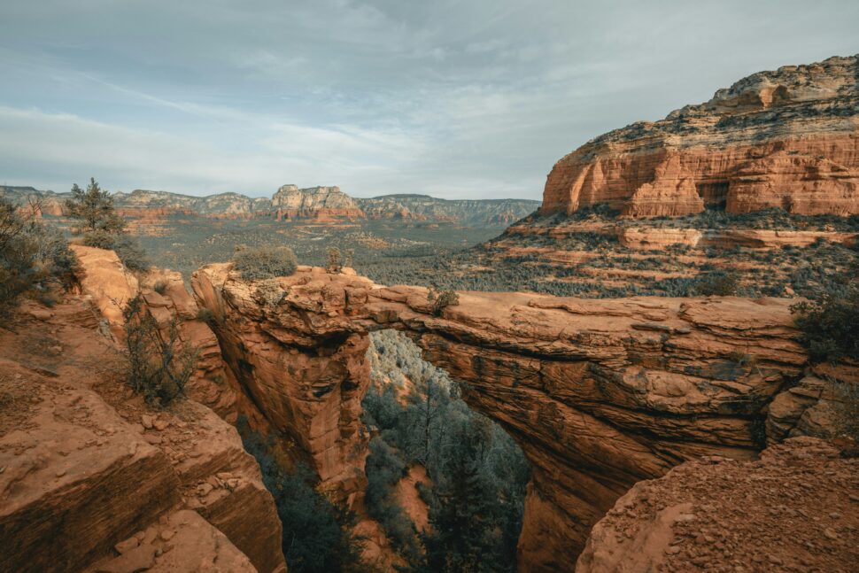 Stone bridge formation in Sedona as a hiking trail for travelers with kids.