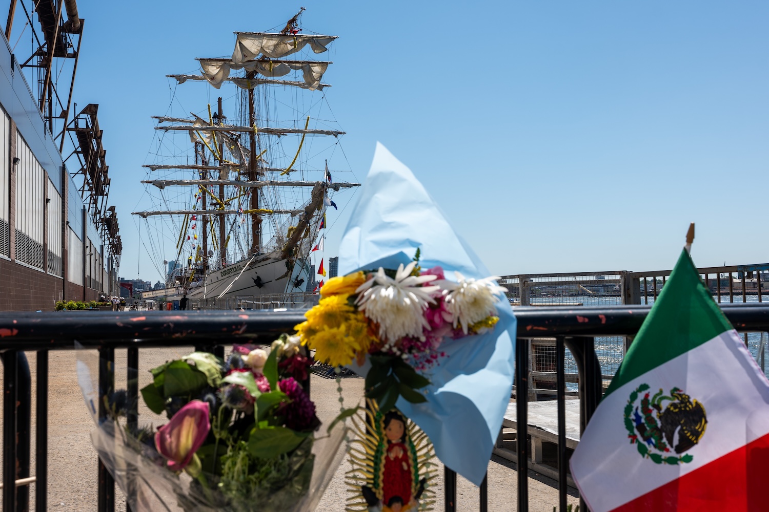 Mexican Navy Ship Crashes Into Brooklyn Bridge; 2 Dead, Dozens Injured
