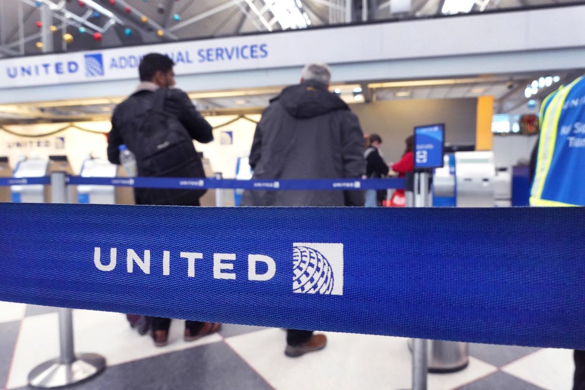 United Airlines To Implement New Check-In Policy Mandating Earlier Arrivals