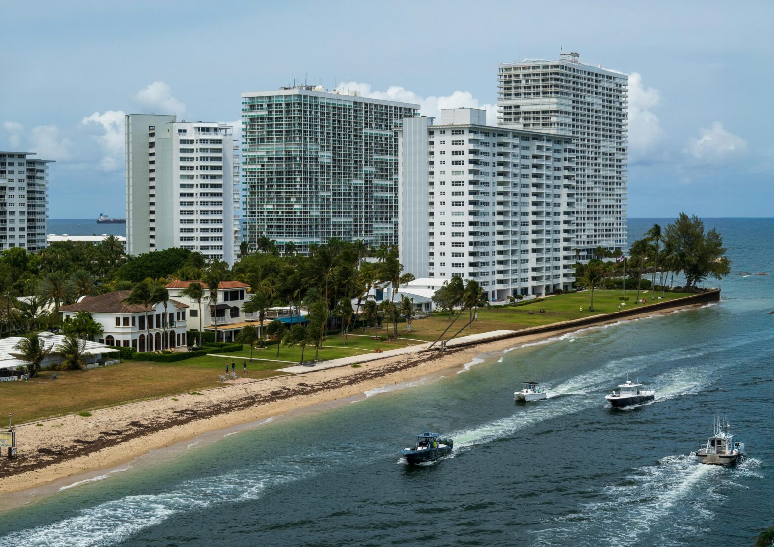 7 Weekend Trips to Take Across the Florida Shoreline for Beautiful Scenery, Sun, and Fun