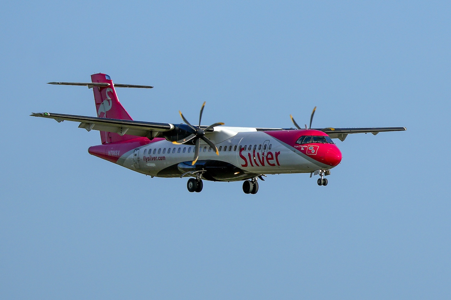 Silver Airways Abruptly Shuts Down Operations, Stranding Thousands Of Travelers