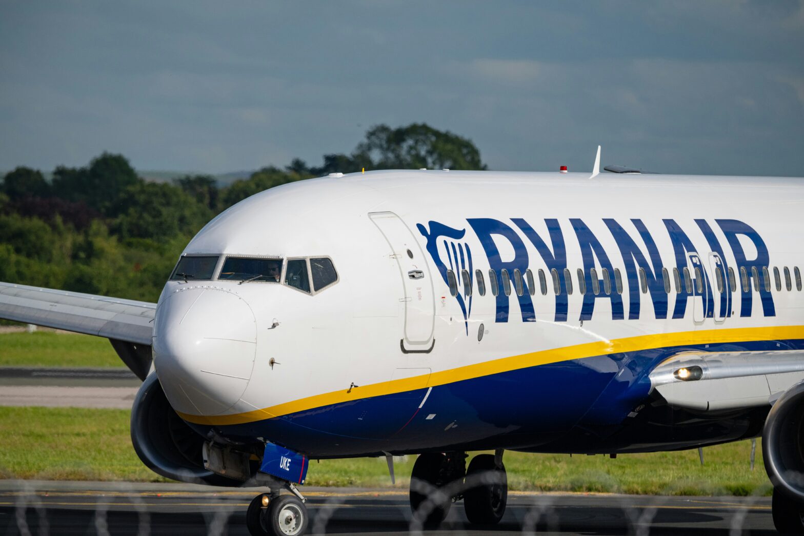 British Passengers Break Bones Leaping From Ryanair Wing After False Fire Alarm