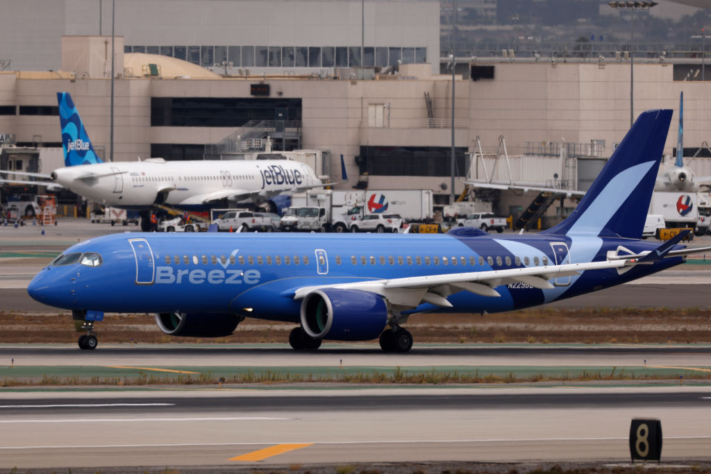 Unruly Breeze Airways Passenger Breaks Free Of Restraints Twice — Tips For Handling A Similar Situation